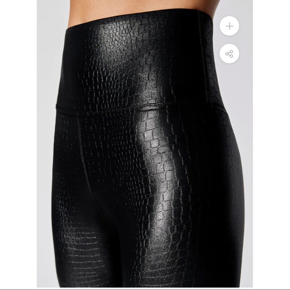 CARBON38 High Rise Full-length Legging in
Crocodile Takara Shine SIZE: Large - Picture 4 of 11